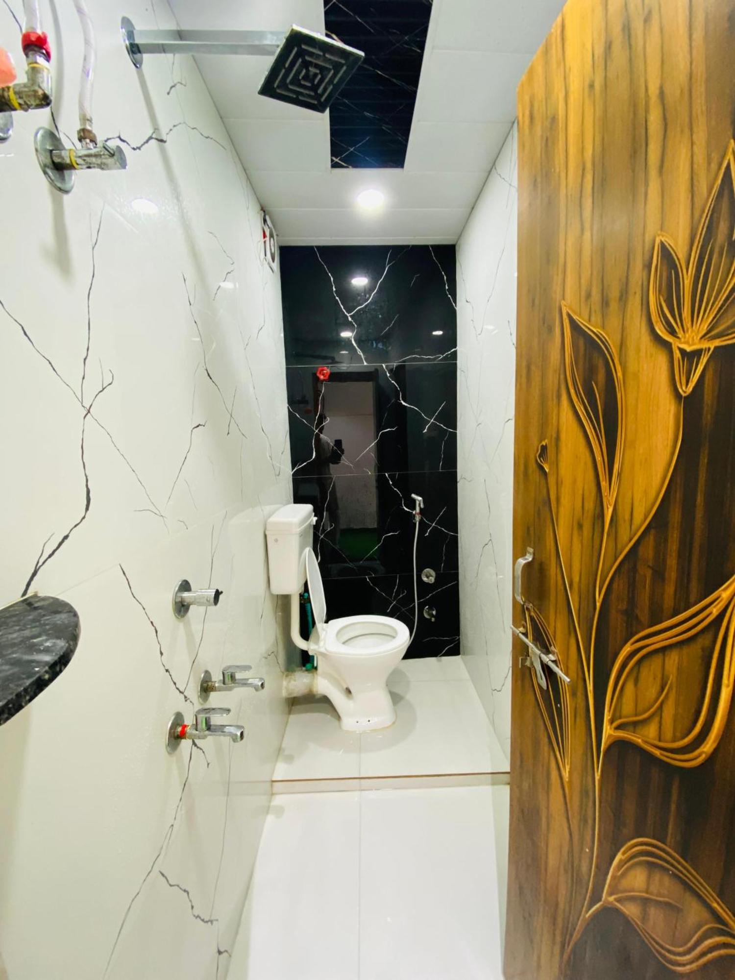 אויאיין Hotel Super Palace מראה חיצוני תמונה
